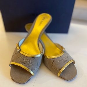 PRADA logo Jacquard Mule Kitten Heels in Beige/Tan and Gold Size 40